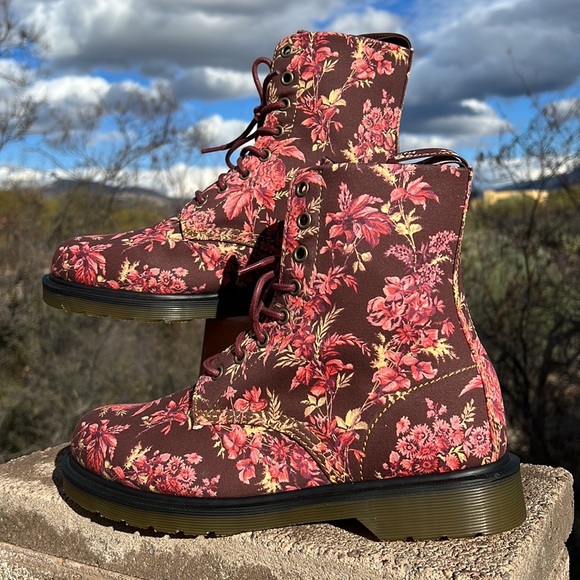 New Dr. Martens Cherry Red Victorian Floral Toile de Jouy Boots - Picture 6 of 16